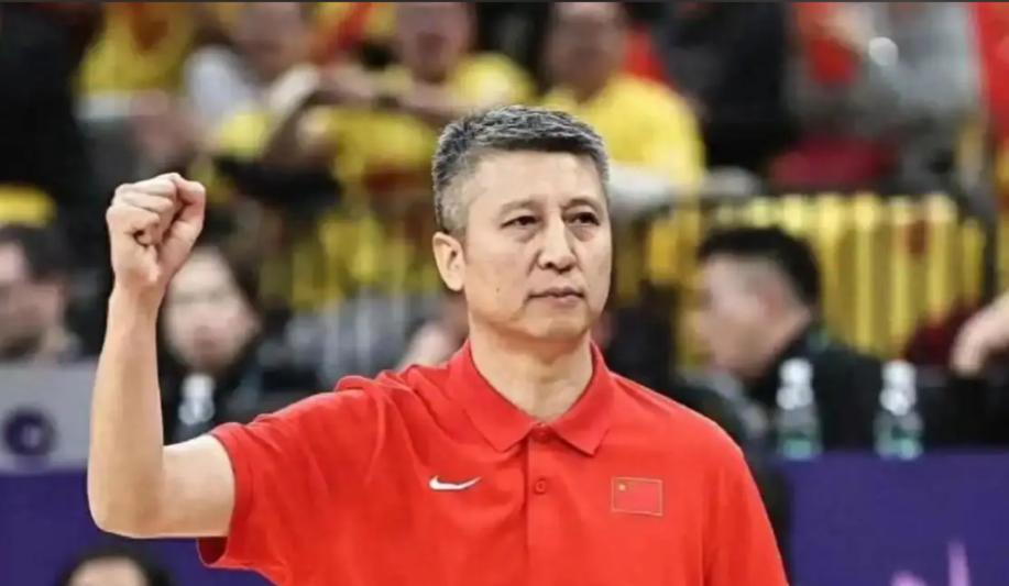 中国女篮再遭打击？世界杯还没打就伤一猛将：王牌后卫90度崴脚！